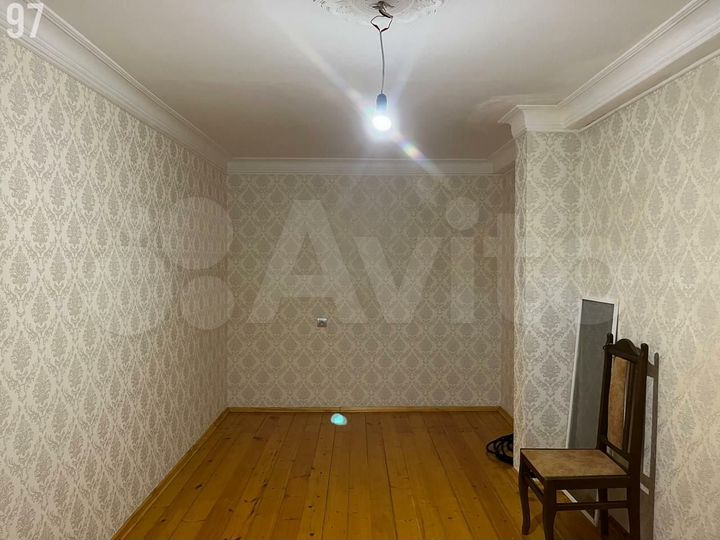 3-к. квартира, 85 м², 1/6 эт.