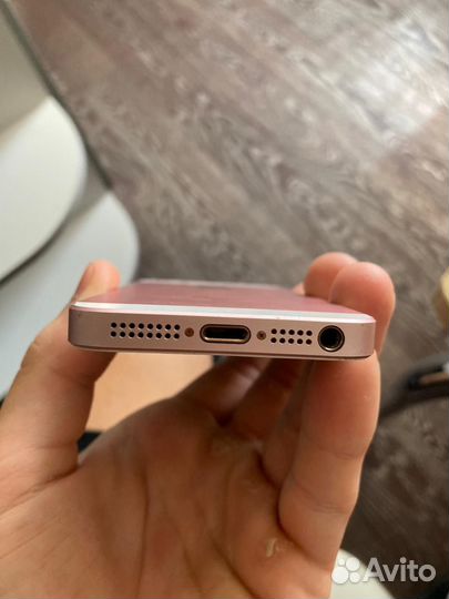 Телефон iPhone se 32 gb