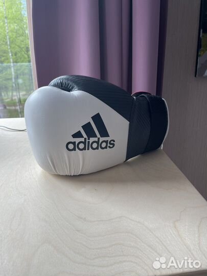 Боксерские перчатки adidas