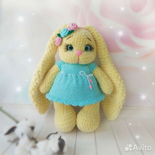 Плюшевая вязаная зайка на рождение метрика