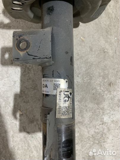 Амортизатор передний левый Mazda 3 BP.Оригинал