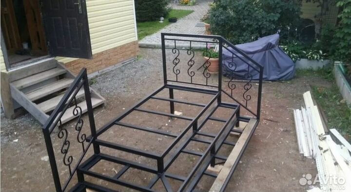 Лестница из металла в частный дом