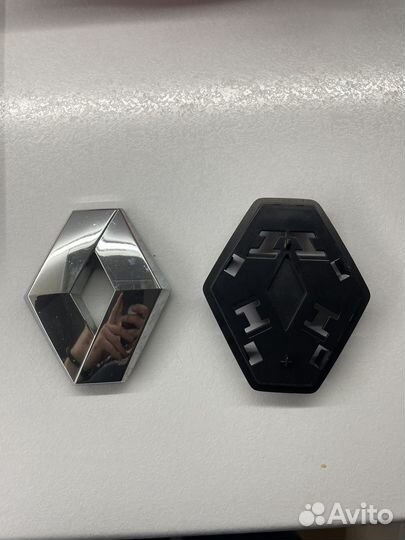 Значок renault