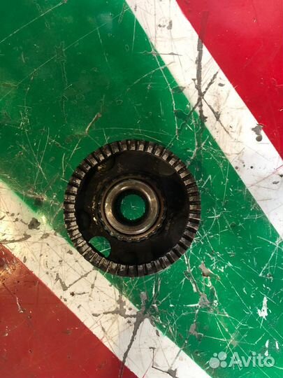 Залний правый кулак с ступицей subaru Forester