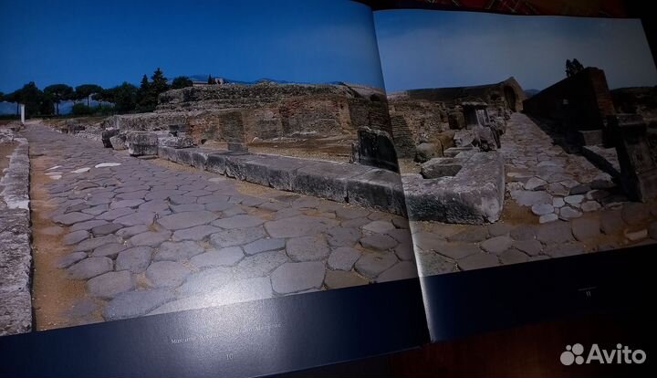 Книга-альбом с иллюстрациями Италии