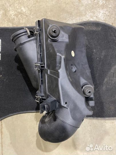 Корпус воздушного фильтра Mercedes-Benz E-Class