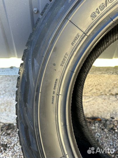 Bridgestone Blizzak Revo GZ 215/60 R16
