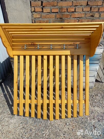 Вешалка настенная деревянная