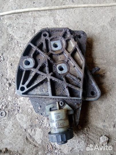 Кронштейн кпп Opel Astra H Z16XER 2007