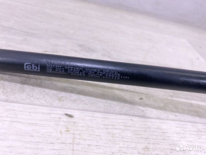 Амортизатор капота Volkswagen Passat B5 седан AEB