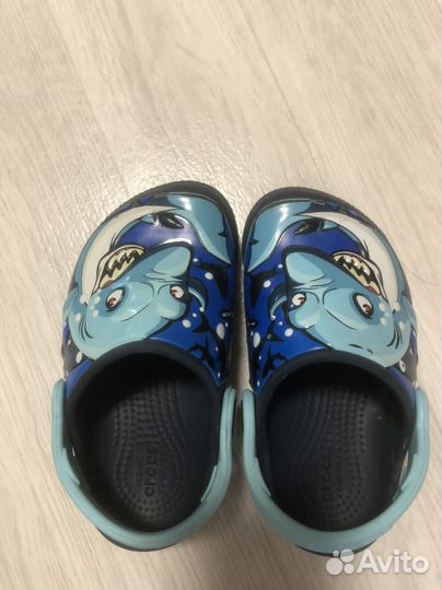 Crocs c8 с акулами