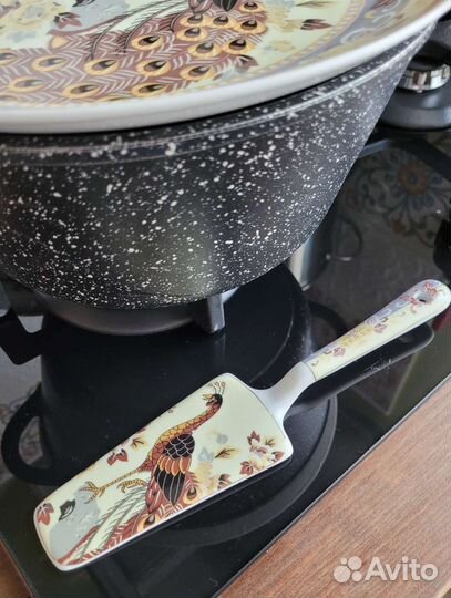 Блюдо с лопаткой