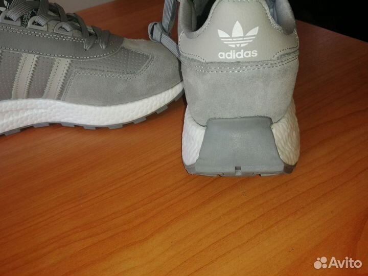 Adidas мужские кроссовки 42р