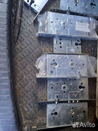 Замок дверной