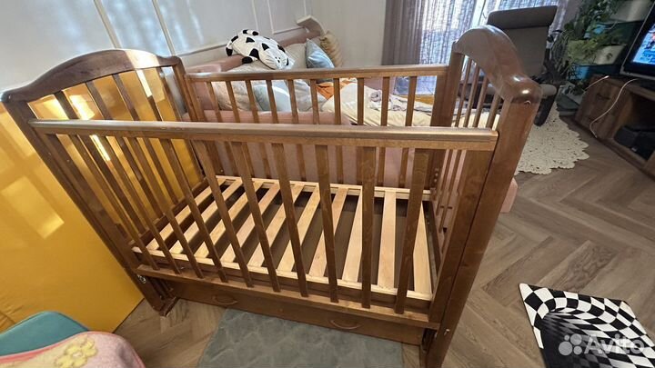 Детская кроватка с матрасом