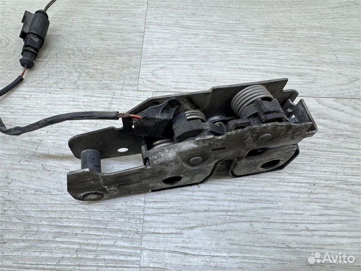 Замок капота Skoda Fabia 2 хетчбэк 1.6 TDI cayc