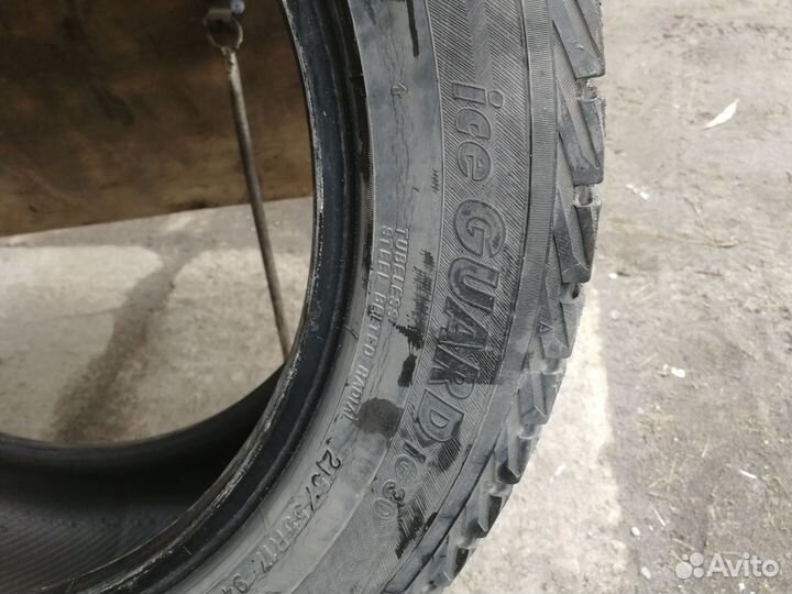 Yokohama Ice Guard IG30 215/55 R17