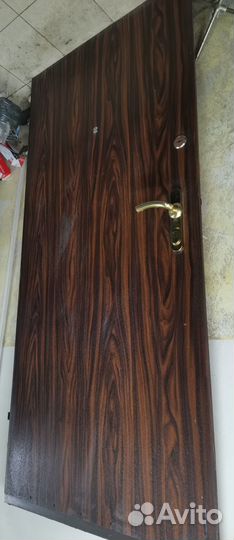 Дверь входная металлическая левая