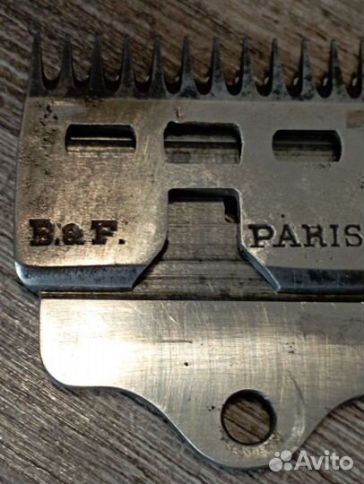 Старинная механическая машинка для стрижки волос