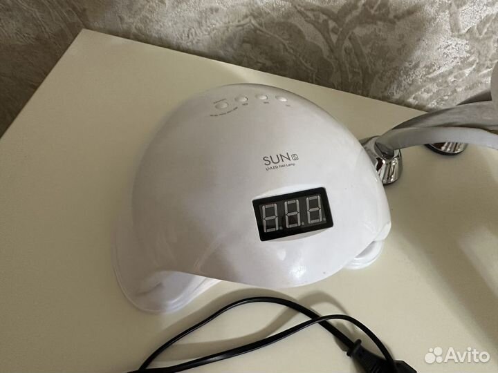 Лампа и подлокотник для маниникюра