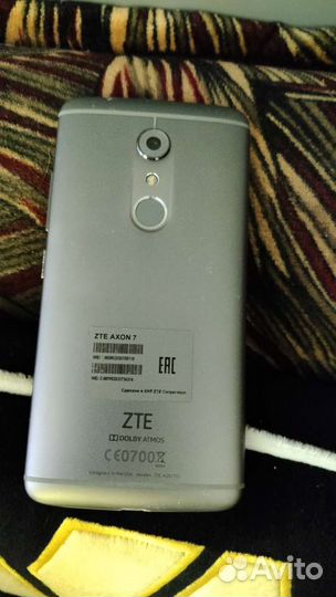Телефон ZTE Axon 7