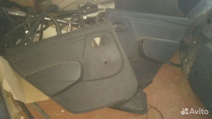 Дверные карты Renault Logan