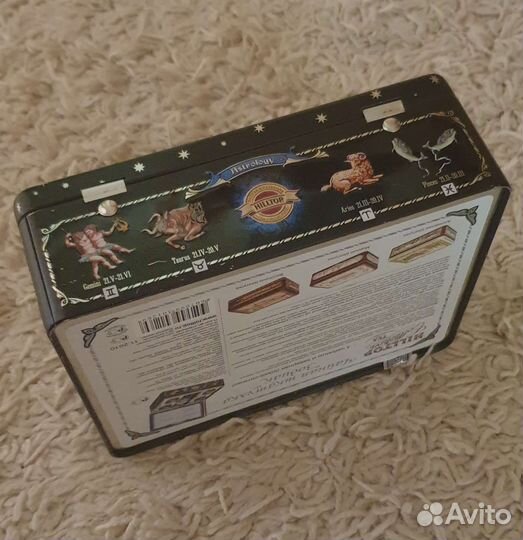 Шкатулка жестяная