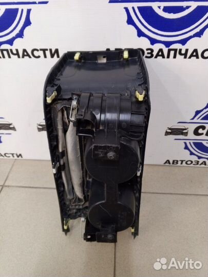 Подстаканник Toyota Corolla 1.6 2008