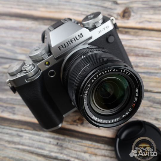 FujiFilm X-T5 Kit XF 18-55mm F2.8-4 R OIS WR Silve