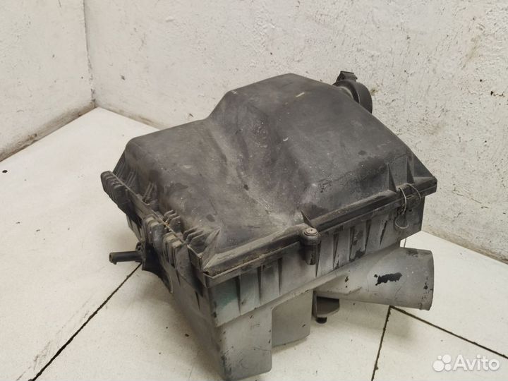 Корпус воздушного фильтра Mercedes W638 Vito V