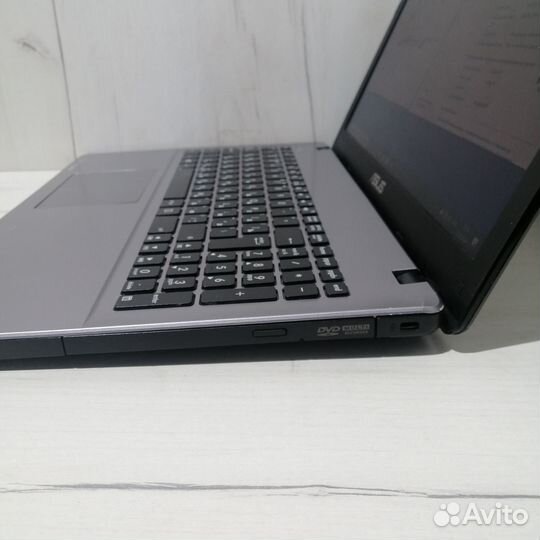 Ноутбук Asus X550C