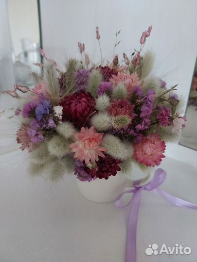 Композиция из сухоцветов в керамической кружечке