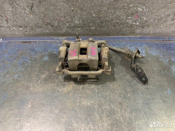 Суппорт задний правый Infiniti G V36