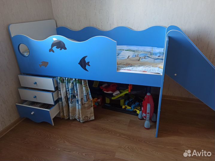 Кровать чердак Морячок с горкой и бельем