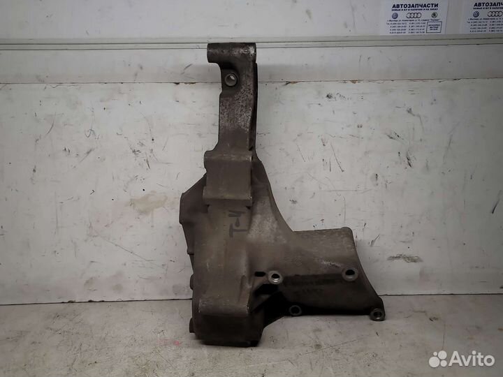 Кронштейн генератора VW Транспортер Т4 AJA ACV AEU