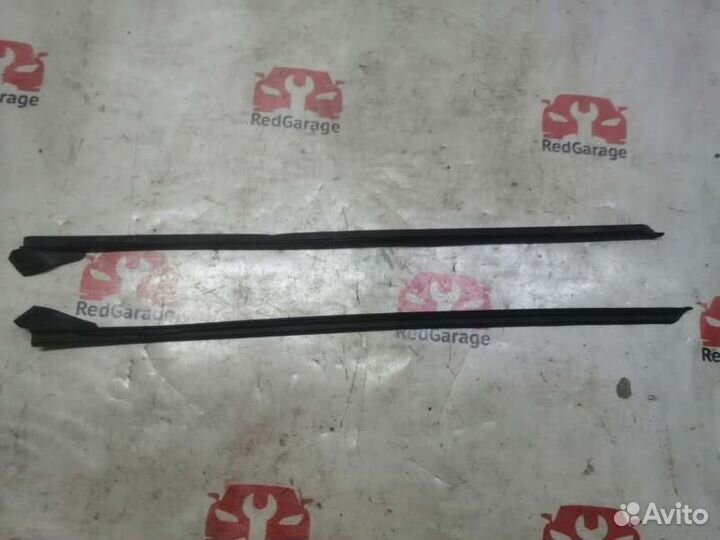 Молдинг лобового стекла передний Opel Frontera 5