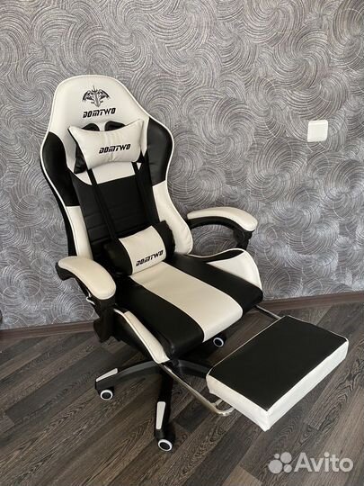 Игровое компьютерное кресло