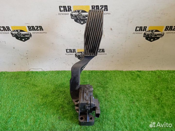 Педаль акселератора (газа)