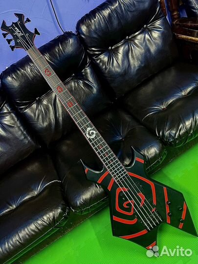 B. C. Rich Warlock Активный пятиструнный бас