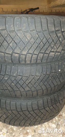 Pirelli Ice Zero FR 245/60 R18