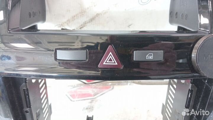 Накладка центральной консоли Опель Зафира B