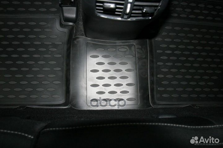 Комплект резиновых автомобильных ковриков в сал