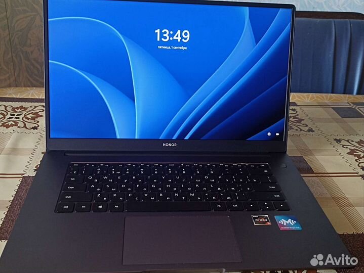 Ноутбук бу 12.2021 honor MagicBook 15модель