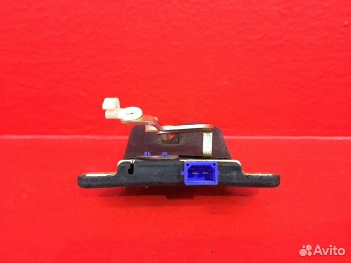 Замок крышки багажника задний Audi A6 C4 1996