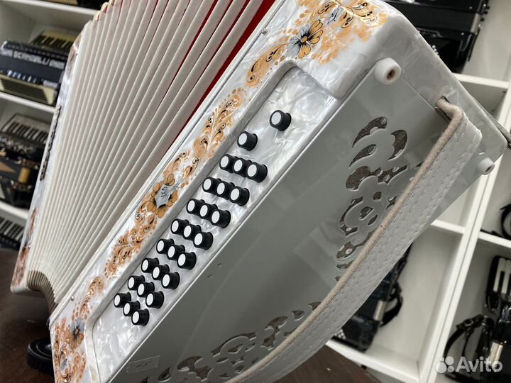 Гармонь Шуйская белая ля