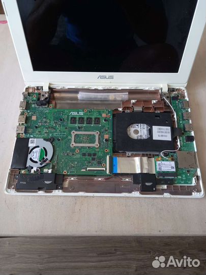 Нетбук Asus X200M