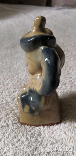 Моголия 1988 г. Статуэтка фарфоровая