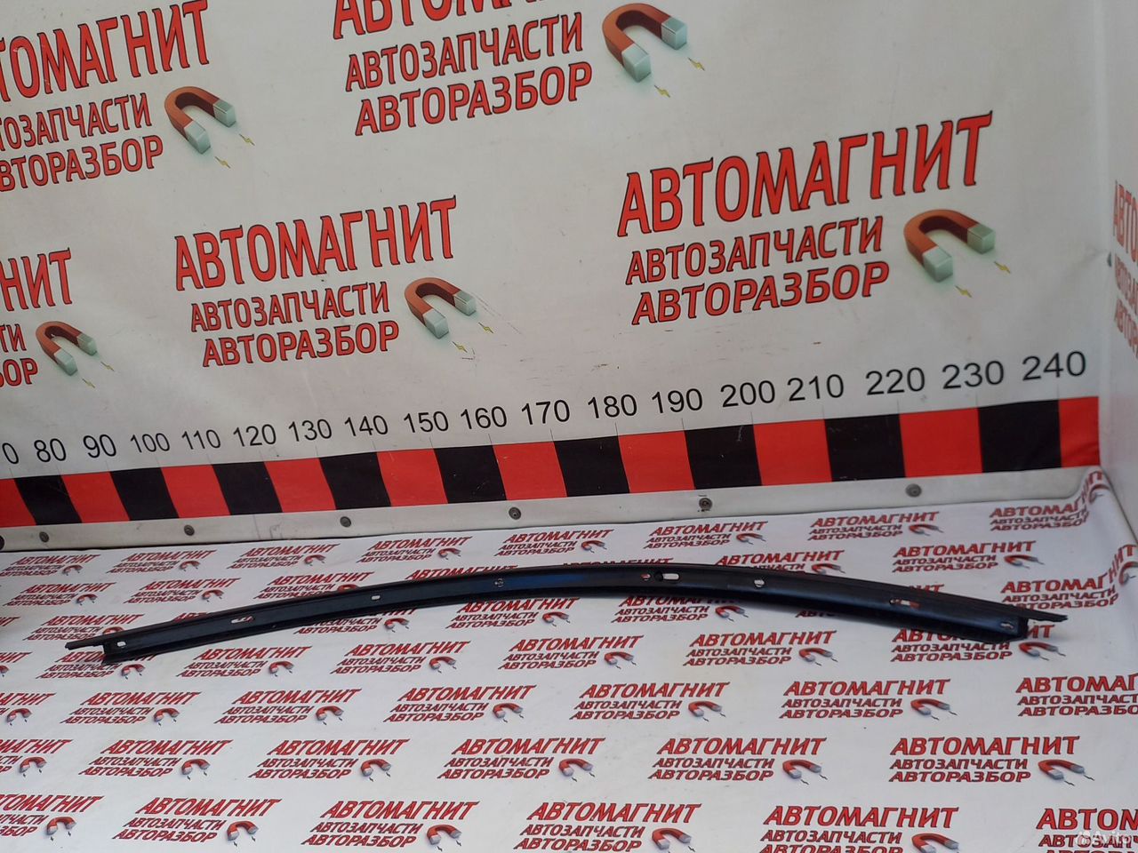 Молдинг кузова левый Форд Мустанг 6 14-23