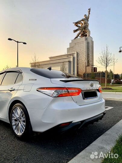 Водитель на Тойота Камри