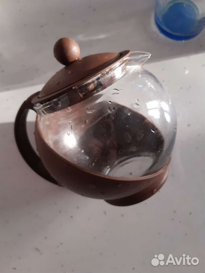 Чайник и чашка